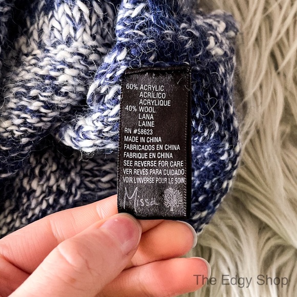 Sloane Rouge | V-Neck Striped 3/4 Sleeve Sweater - Picture 6 of 6